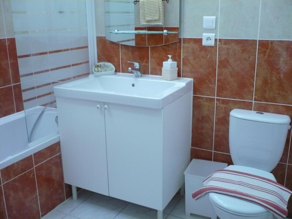 Les Convertigues Montjoire Room photo